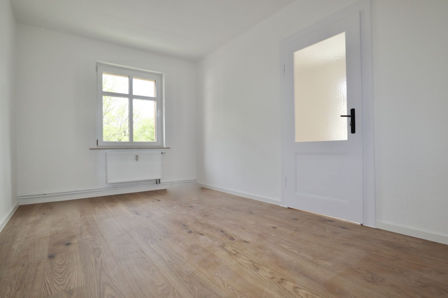 saniert • moderne 3-Raum Wohnung • Chemnitz • mieten • Tageslichtbad • Borna-Heinersdorf • ruf an