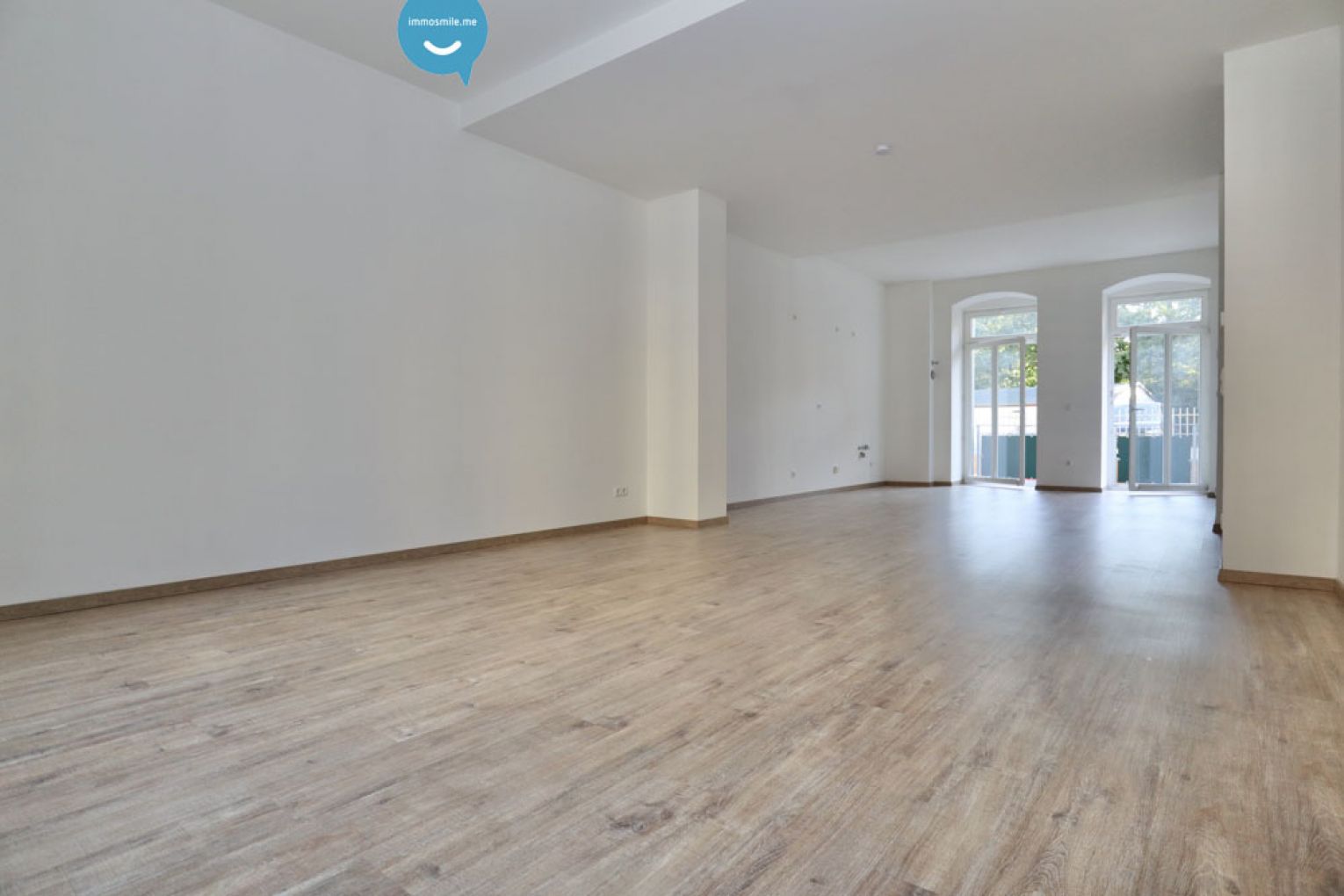 4 Zimmer • Fussbodenheizung • Laminat • 2 Tageslichtbäder • Wohnküche • Balkon • Stellplatz