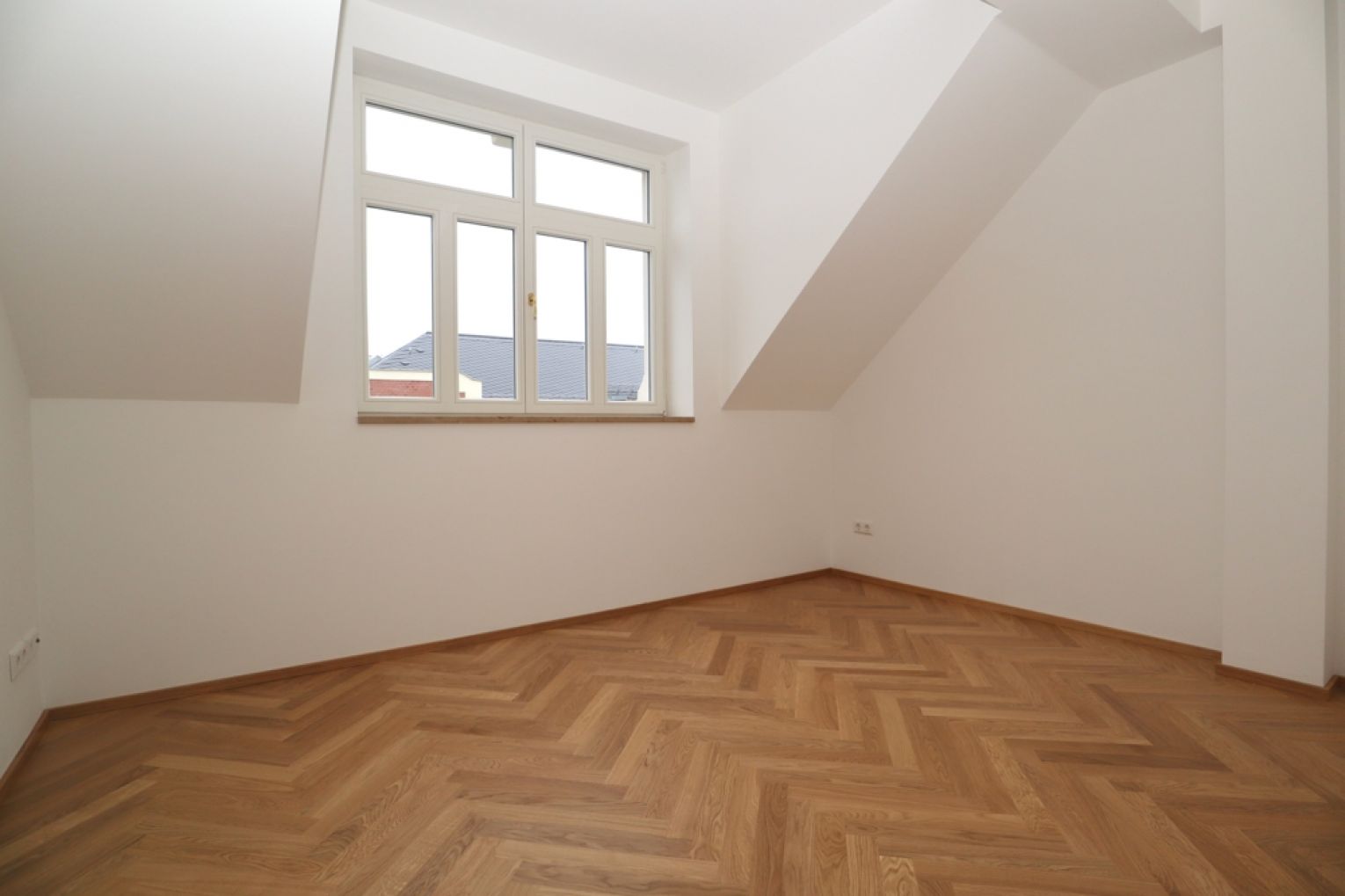 4-Zimmer • Erstbezug • Sonnenberg • 2 Bäder • Maisonette • Fußbodenheizung • anrufen und anschauen