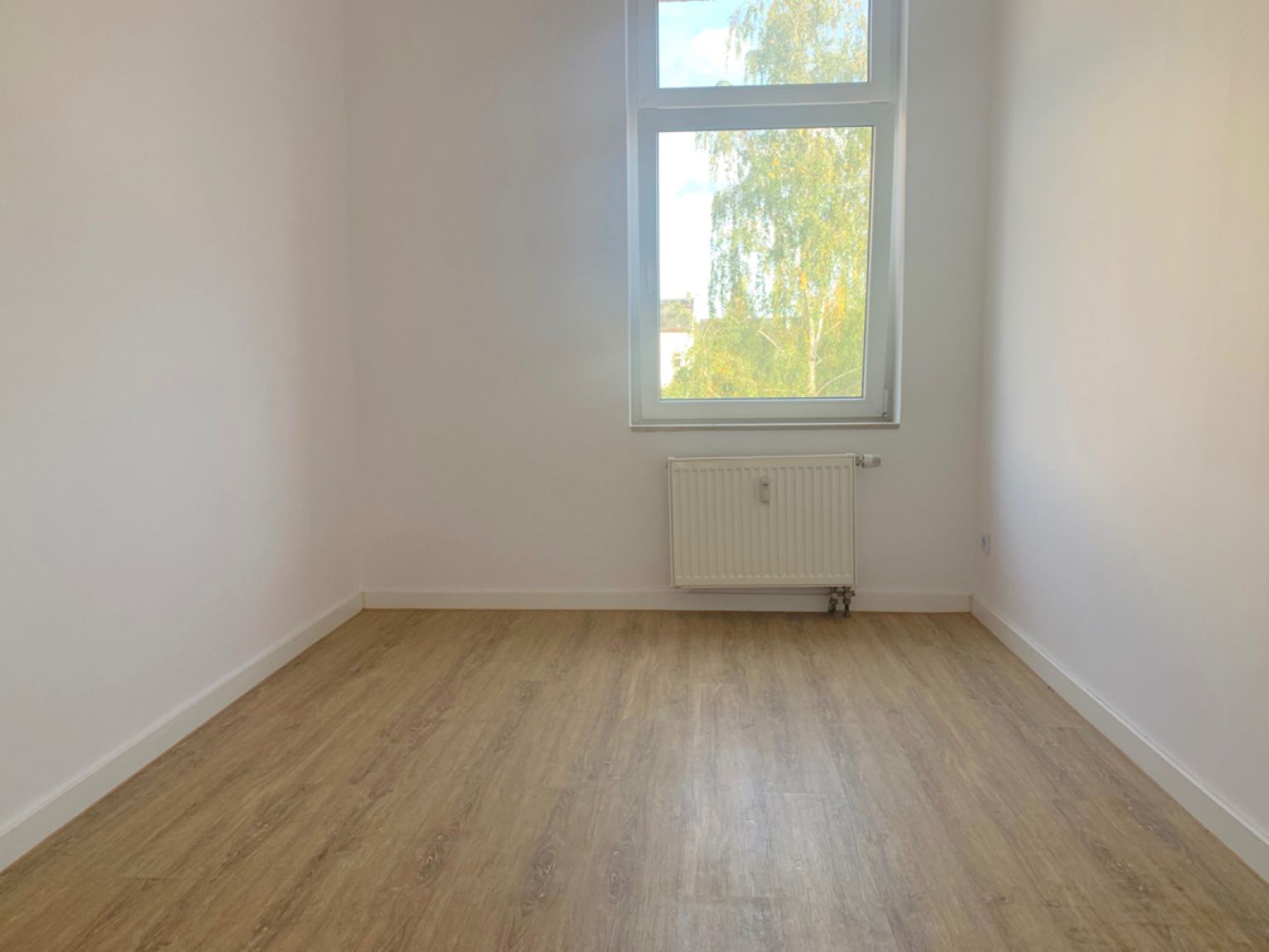 ERSTBEZUG • 5-Raumwohnung • modernes Laminat • 2 Bäder • sonnig • jetzt besichtigen • Sonnenberg