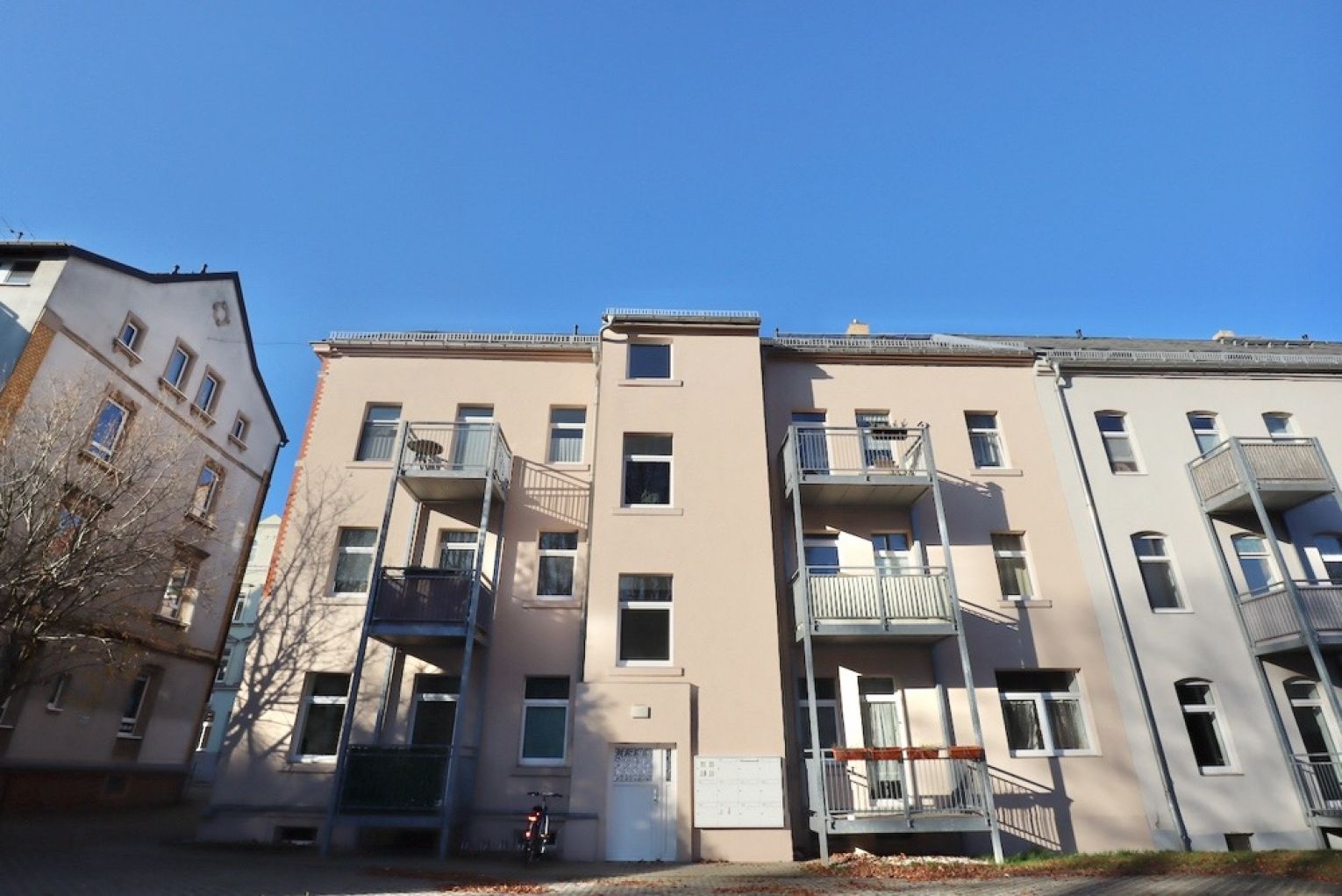 Bernsdorf • 3-Raum Wohnung in Chemnitz • Einbauküche • Stellplatz • Balkon • schnell sein