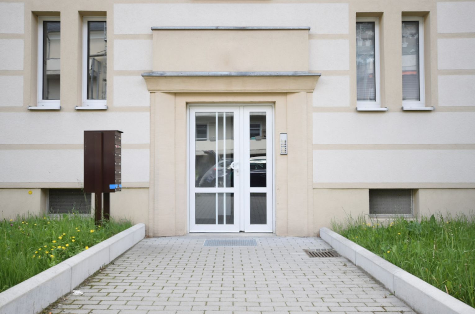 Laminat • Balkon mit Sonne • 2-Raum • Tageslichtbad mit Wanne • Erdgeschoss • jetzt Termin machen!