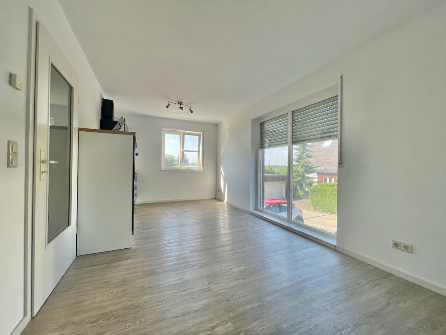 Einbauküche • Ebersdorf • ruhige Lage • 2-Raum Wohnung • Designboden • Tageslichtbad • schnell sein