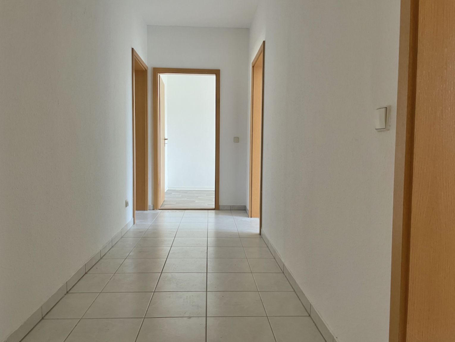 60 qm • Laminat • 2-Zimmer • Essküche • Sonnenbalkon • Lift • Wanne • gleich anschauen • Chemnitz