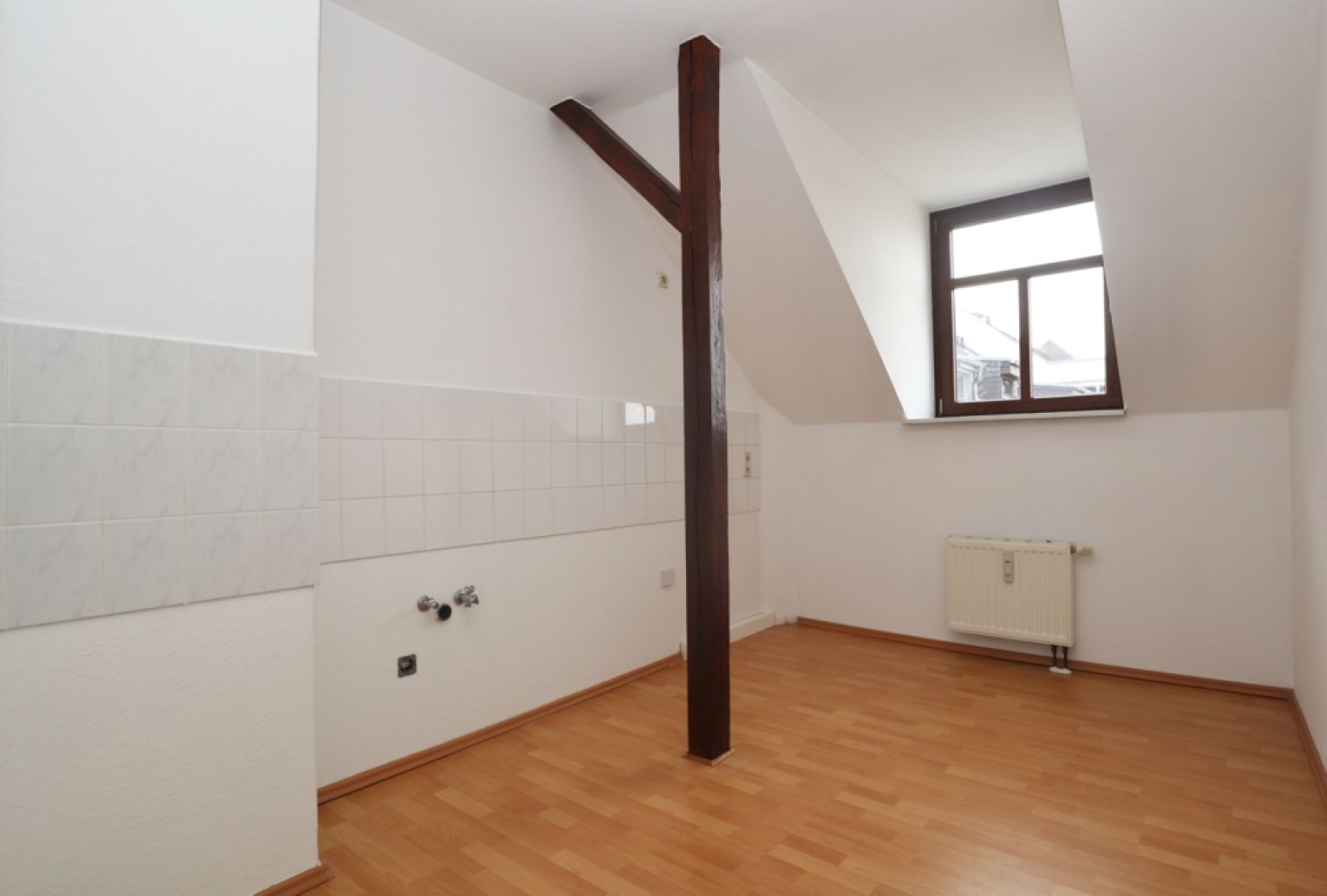 2-Raum Wohnung • Dachgeschoss • im Lutherviertel • Wanne • Chemnitz • Tageslichtbad