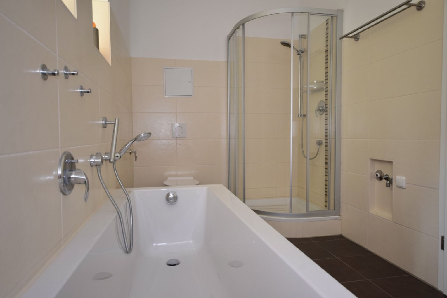 Sonnenterrasse • 4 Zimmer • Fussbodenheizung • Laminat • Tageslichtbad • Wanne & Dusche • TOP!