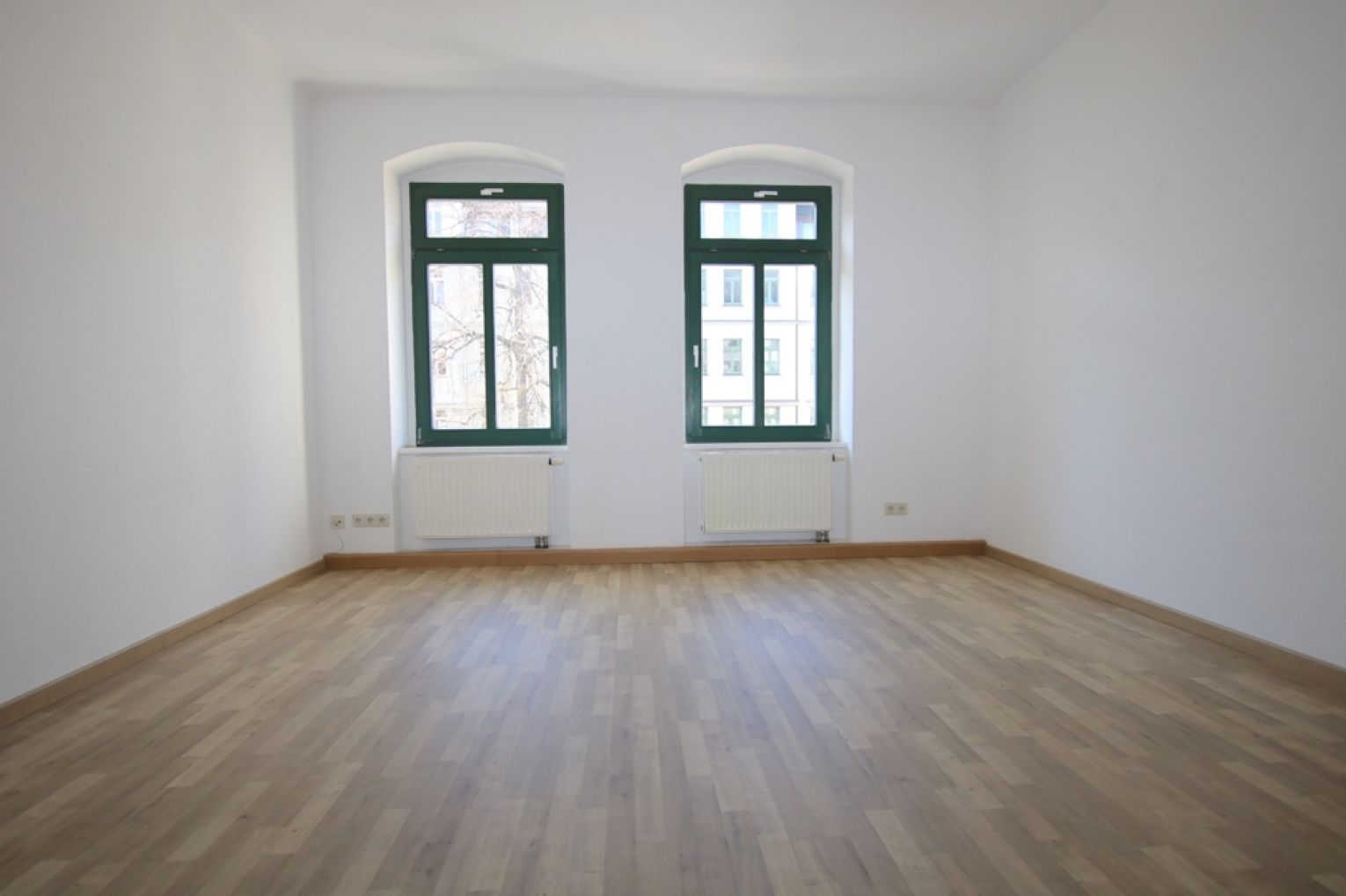 90 qm • optionale Einbauküche • 3-Zimmer • Essküche • Sonnenbalkon • Lift • Wanne • Abstellraum