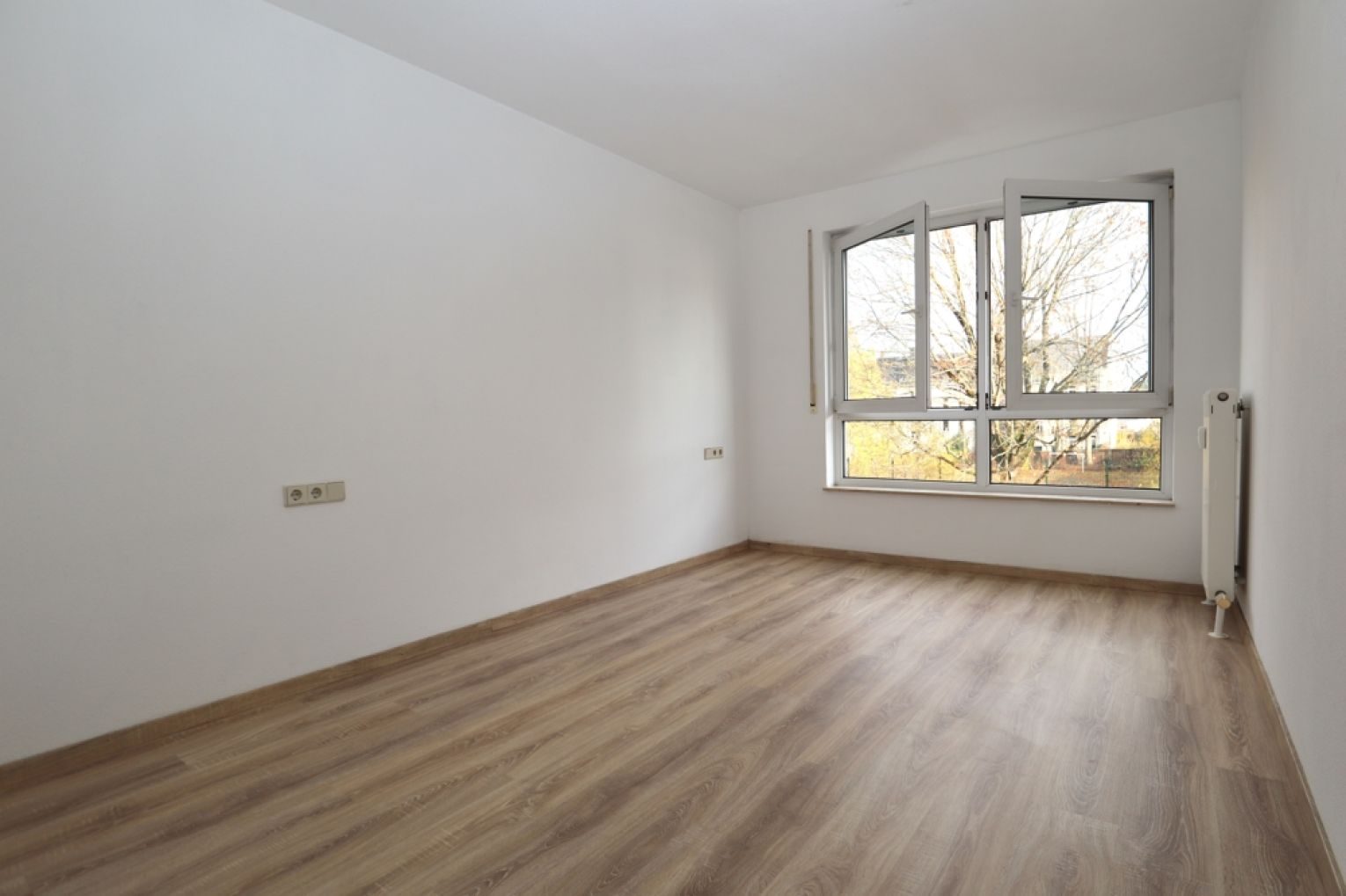 2 Zimmer • individuell • mit Aufzug • Balkon • lichtdurchflutete Räume • mit Stellplatz