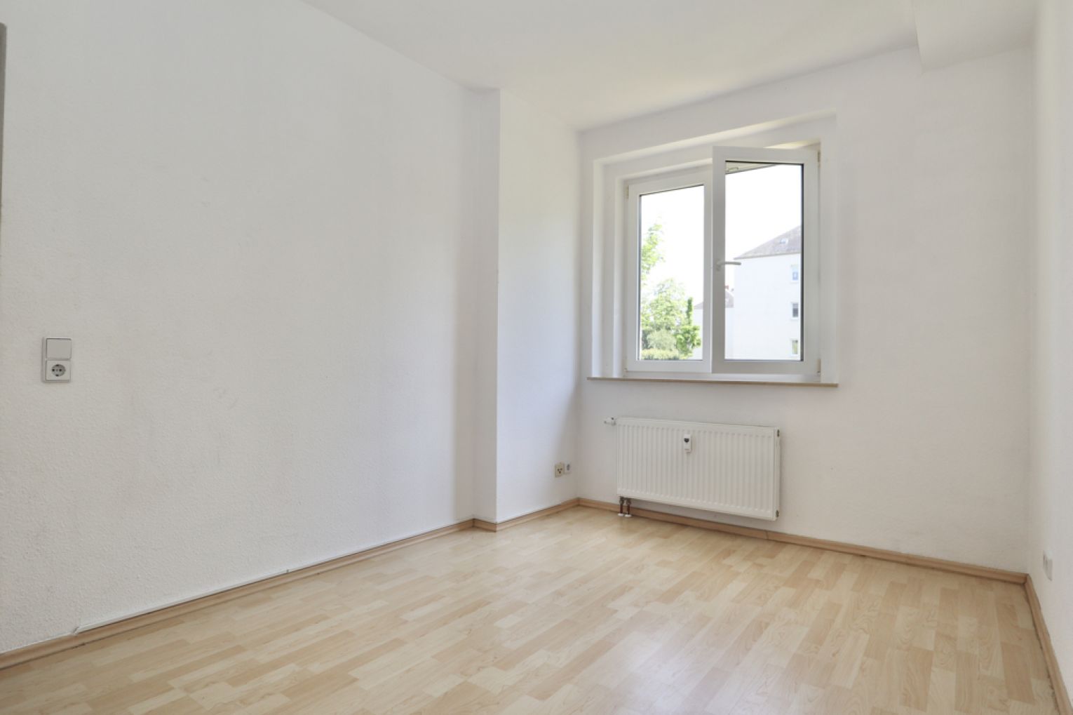 2-Zimmer Wohnung in Gablenz • Balkon • schöne Lage • Laminat • jetzt anrufen • zur Miete • Chemnitz