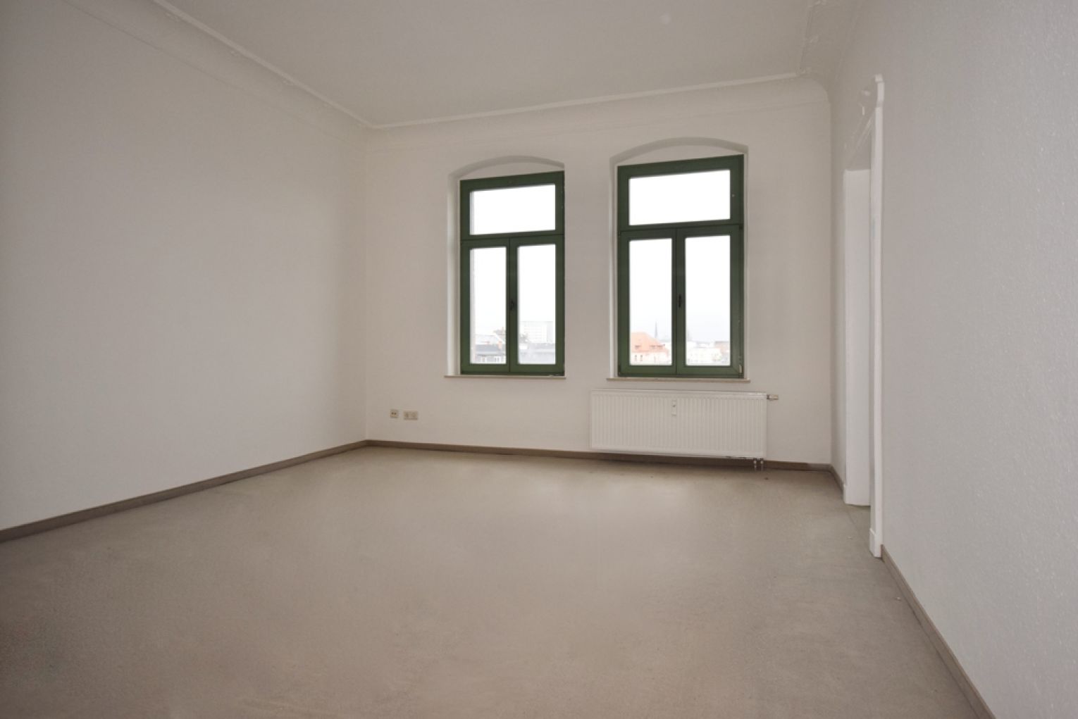 4-Raum-Wohnung • großer Balkon • 2 Bäder mit Wanne • neues Laminat • Zentrum • ruhige Lage