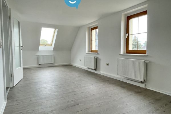 1-Raum • Dachgeschoss • Bad mit Fenster und Dusche • Laminat • mit tollen Dachschrägen • Mieten