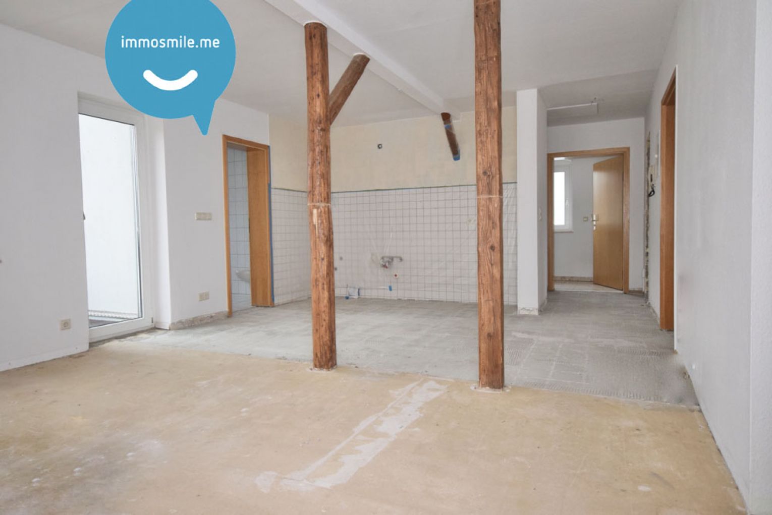 4-Zimmer • komplett modernisiert • offene Küche • Balkon • Stellplatz • Bad mit Fenster • ab 03/25