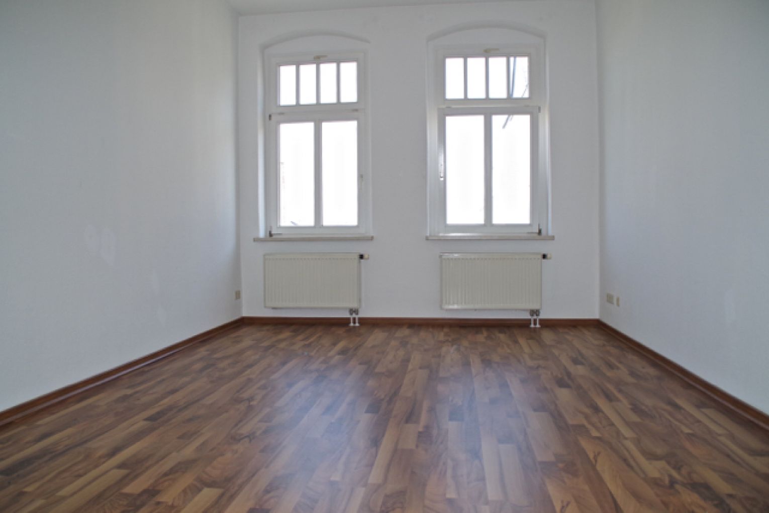 Alles Dabei • Einbauküche • Balkon • Laminat • 2 Zimmer • Sonnenberg • jetzt anschauen !