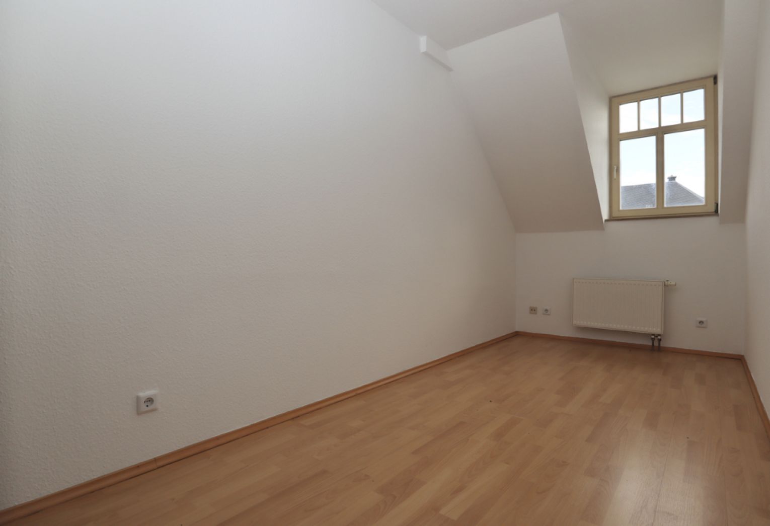 Dachgeschoss • 4-Raum Wohnung • Chemnitz • Maisonette • Balkon • Kaßberg • Tageslichtbad • ruf an