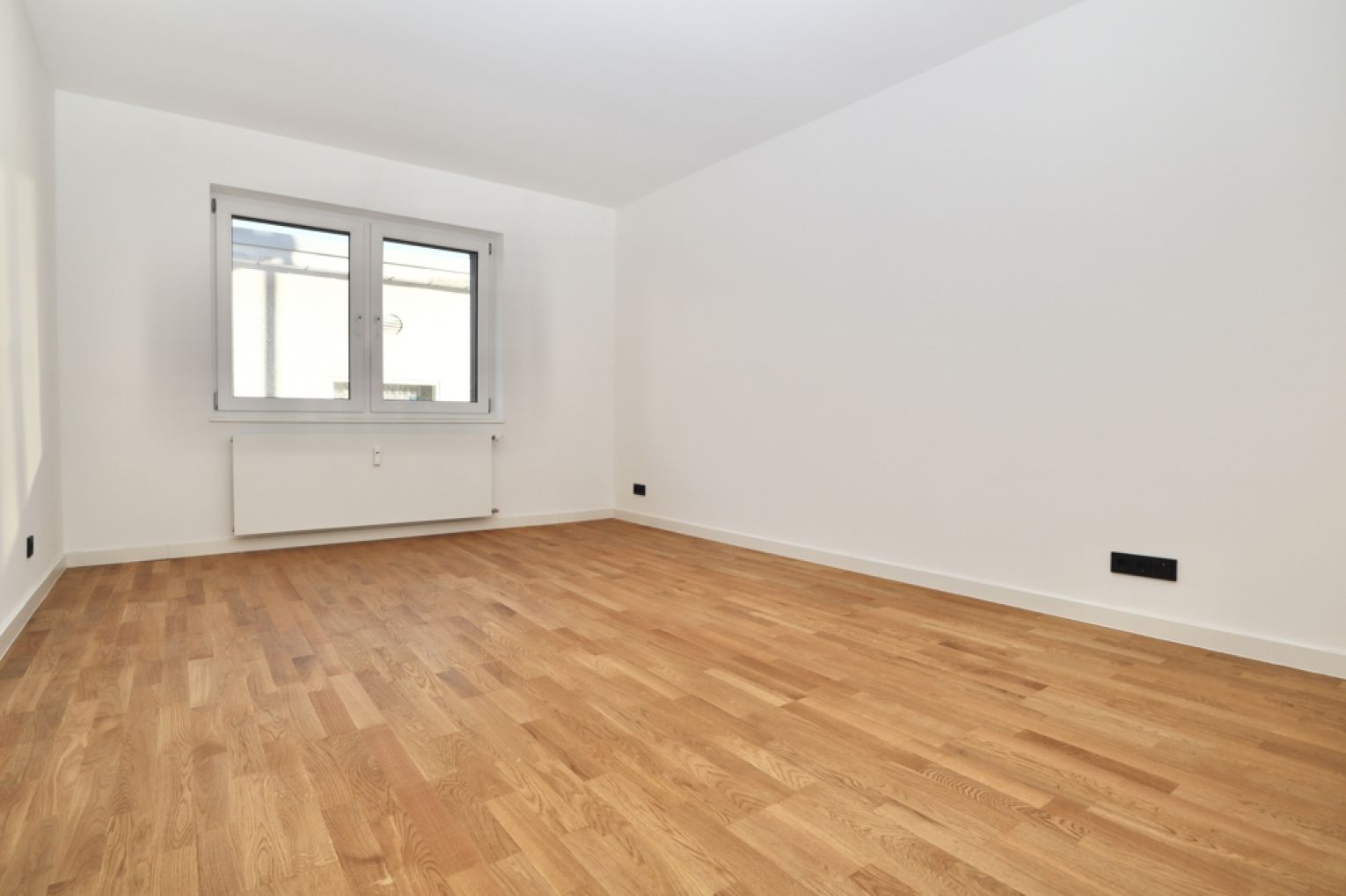 4-Zimmer Wohnung • Erdgeschoss • Terrasse • Parkettboden • modern wohnen • Kapellenberg •  Chemnitz