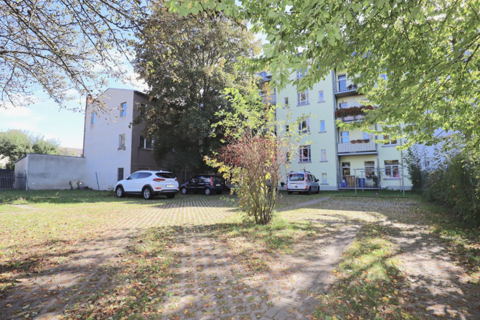 2-Zimmer • zwischen KAßBERG • und SCHLOßCHEMNITZ  • mit Balkon • und Stellplatz