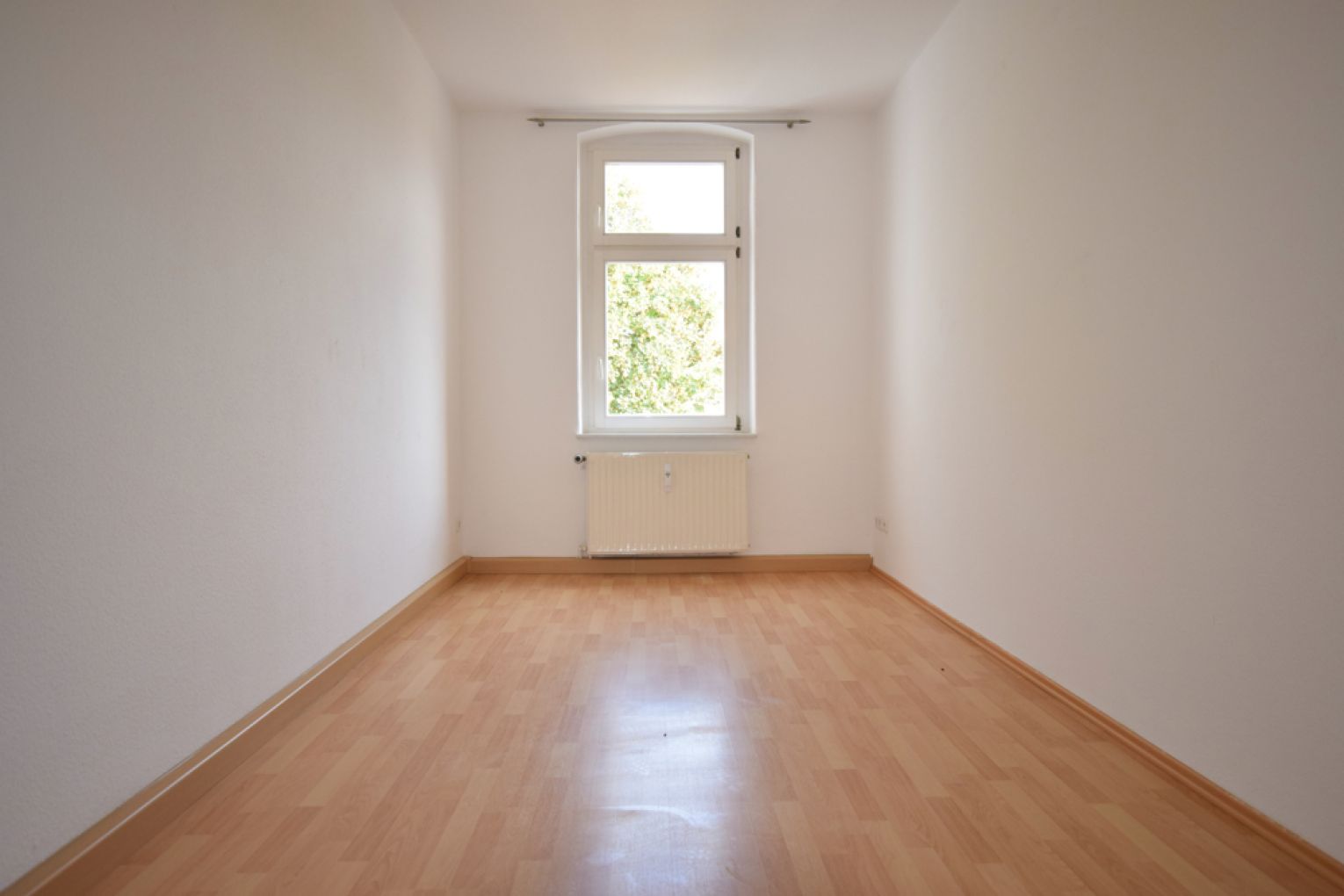 3 Zimmer • optionale Einbauküche • Wanne • Tageslichtbad • Balkon • Stellplatz • zentrumsnahe Lage