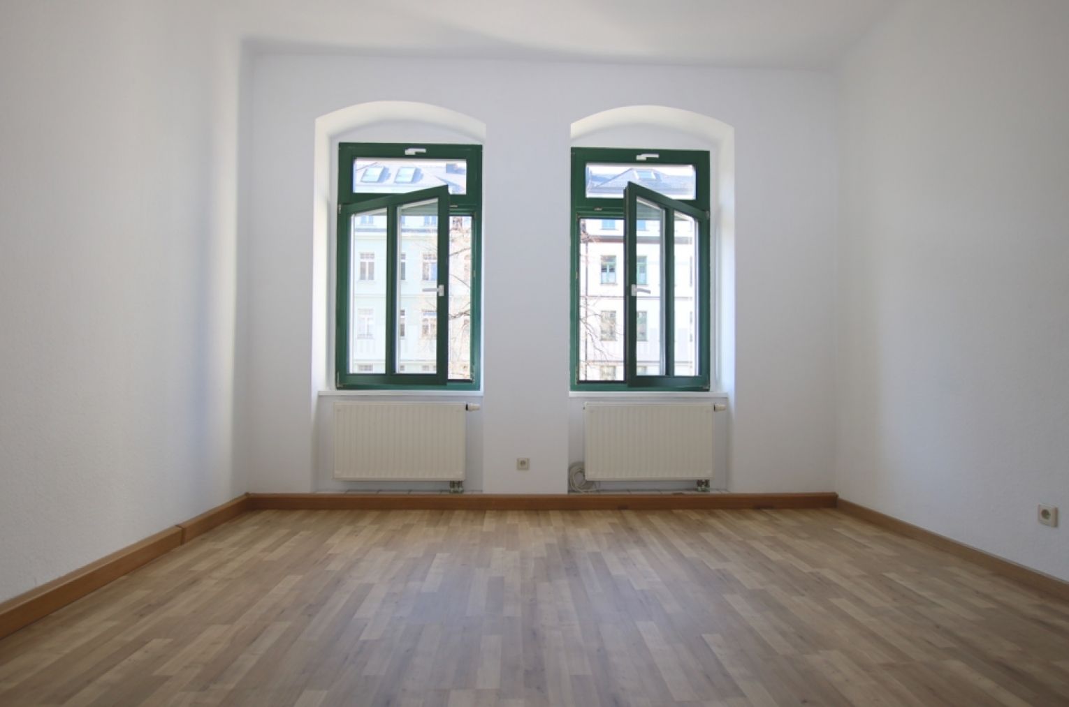 90 qm • optionale Einbauküche • 3-Zimmer • Essküche • Sonnenbalkon • Lift • Wanne • Abstellraum