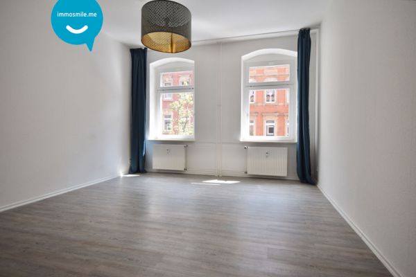 1-Raum-Apartement • Bad mit Dusche • Balkon • großer Wohn/Schlafbereich • Balkon • Einbauküche • TOP