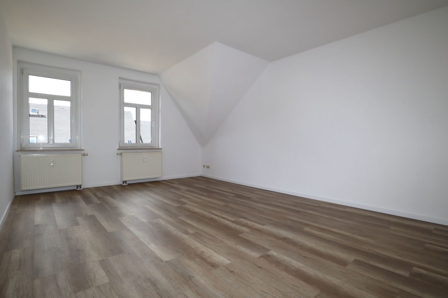 Balkon • Einbauküche • 3-Raum Wohnung • Stellplatz • Lutherviertel • in Chemnitz • jetzt anrufen!