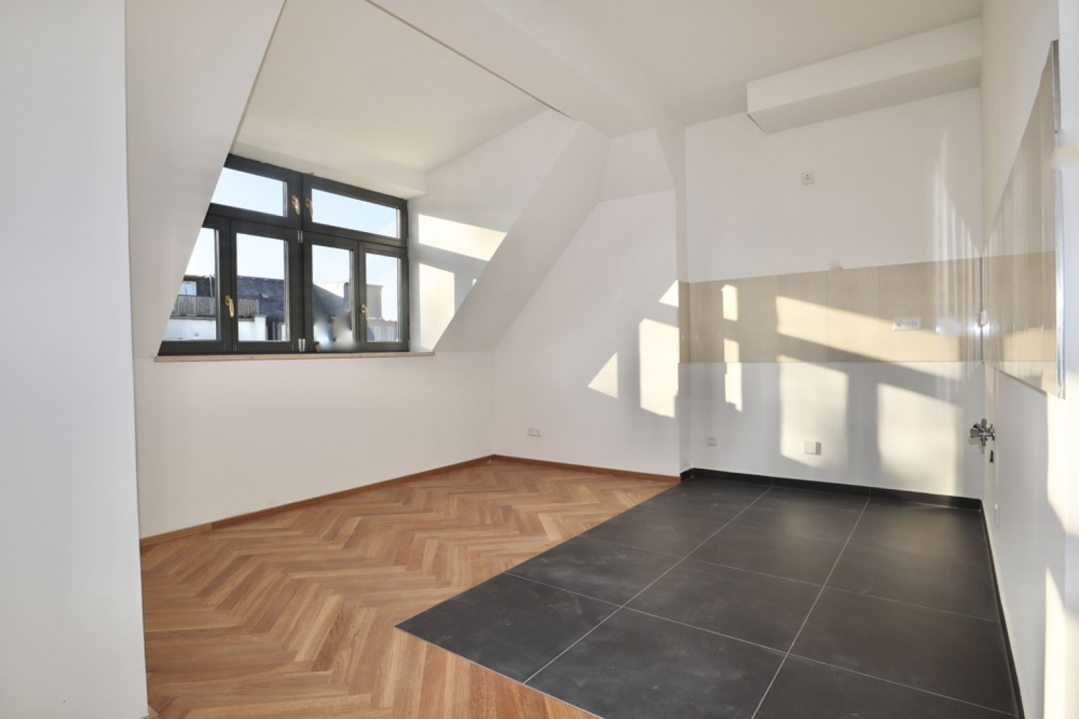 Erstbezug • 4-Raum Wohnung • Dachgeschoss • Fußbodenheizung • Terrasse • Maisonette • jetzt mieten