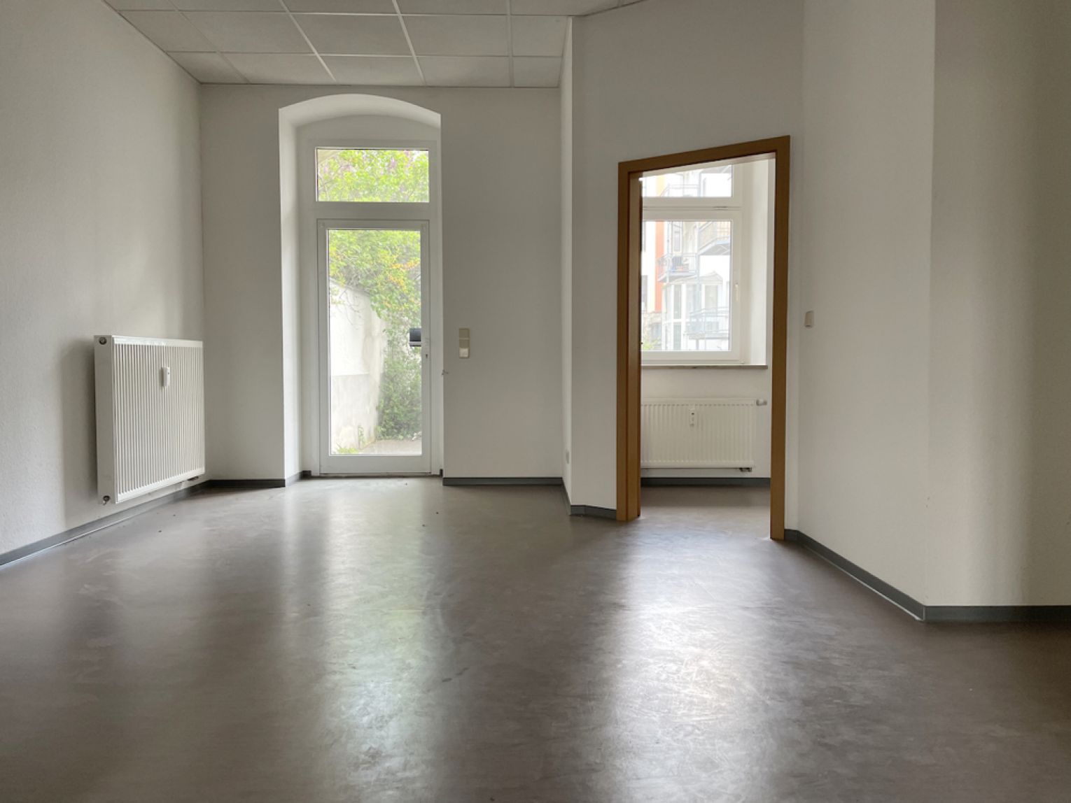 Kapitalanlage • Eigennutzung • Gewerberäume • 4-Raumwohnung • leerstehend • Terrasse • 3 Stellplätze