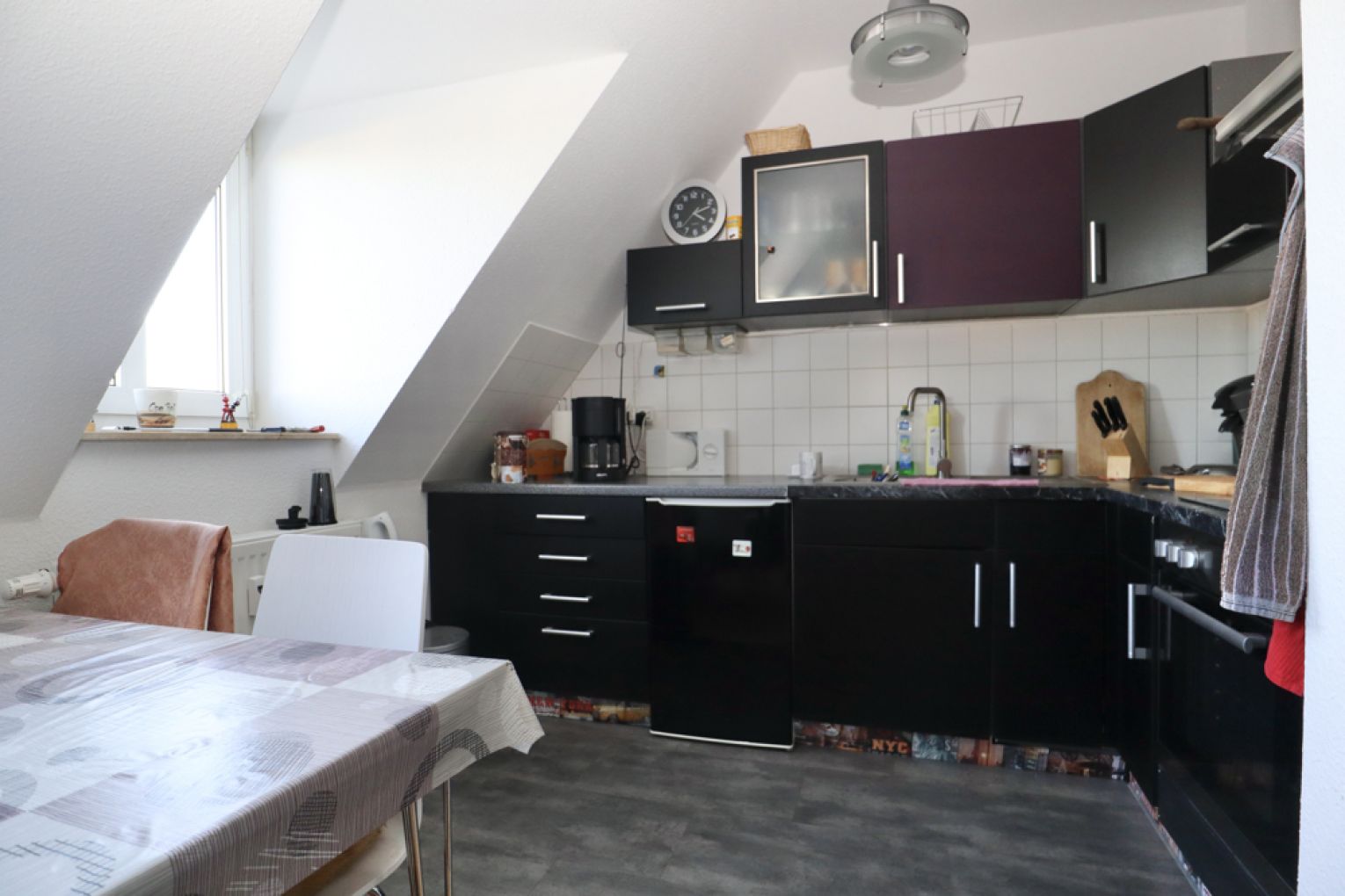 2-Raum Wohnung • Maisonette • Gablenz • Stellplatz • Tageslichtbad • Balkon • Küche • jetzt anrufen