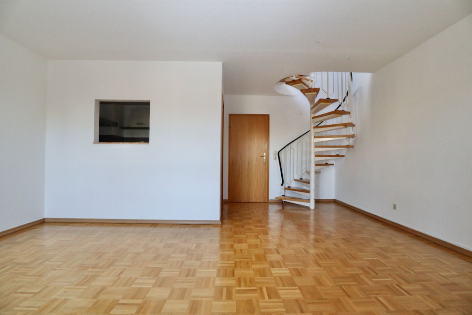 2 Zimmer • Dachgeschoss • in Rabenstein • Einbauküche • Balkon • Garage • jetzt mieten