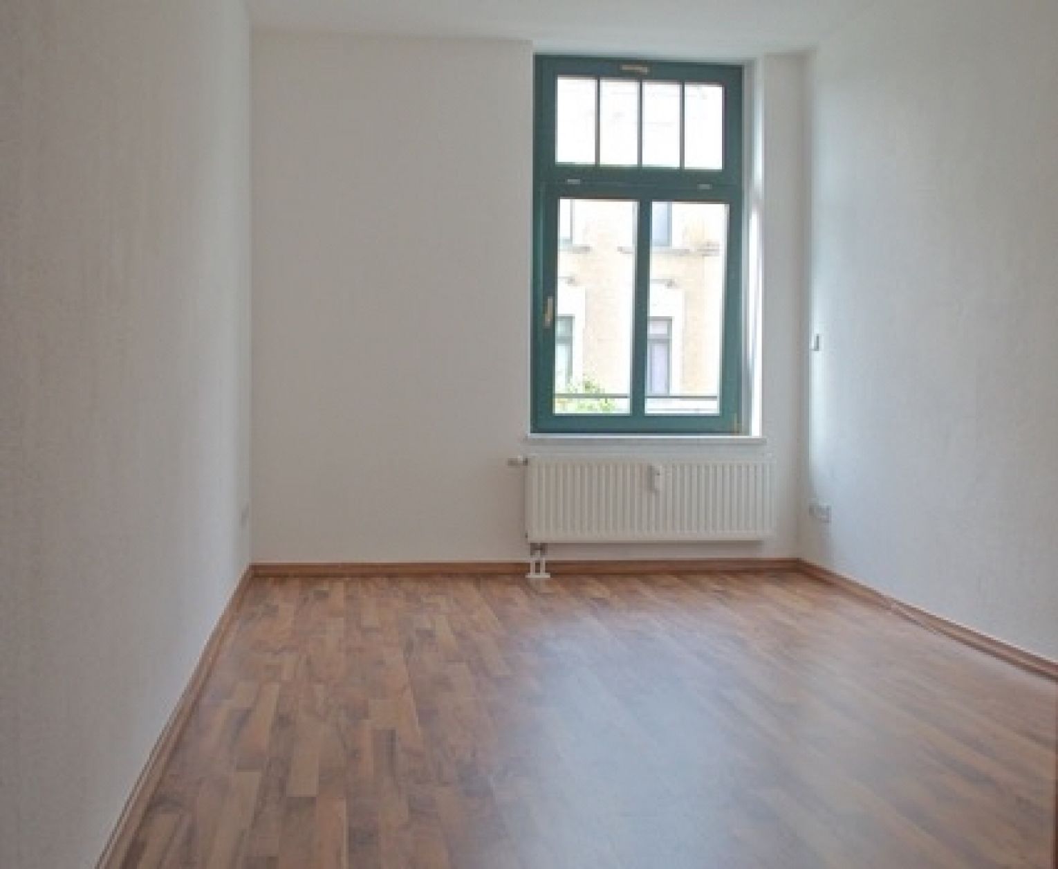 Balkon • 3 Zimmer • Tageslichtbad mit Wanne • Laminat • Altendorf • gleich Termin vereinbaren !