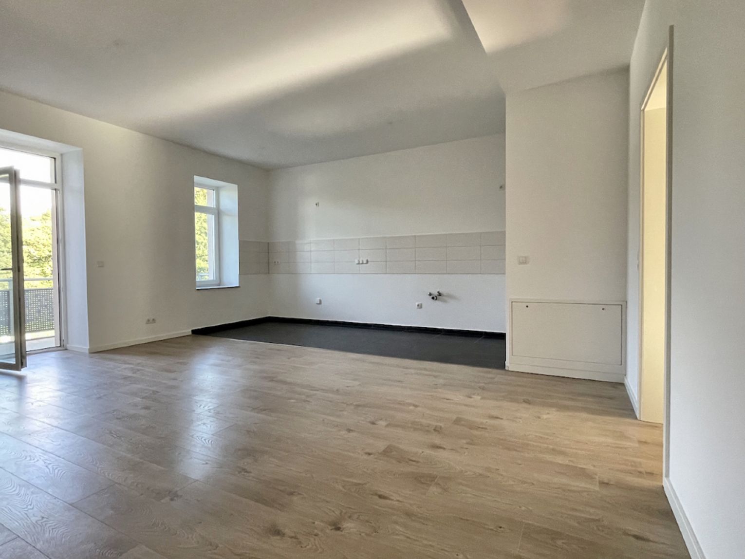 Modern saniert • 4 Zimmer • großer Balkon • 2 Bäder • sehr kinderfreundlich • gleich Termin machen!