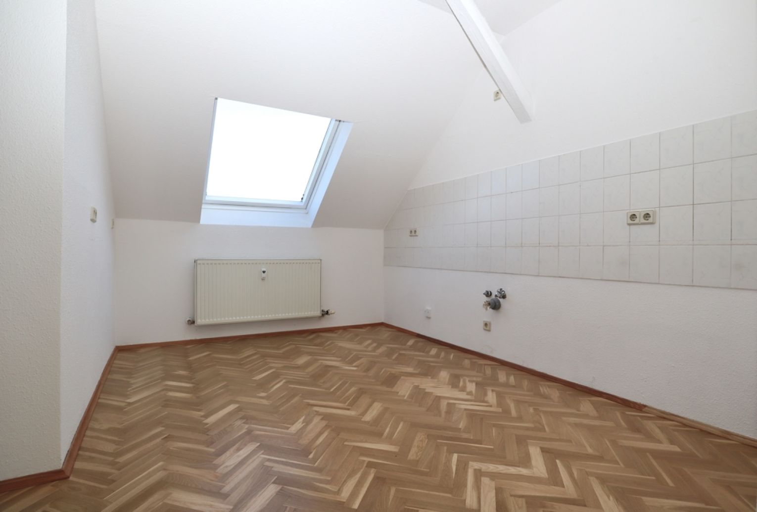 3-Raum Wohnung • Dachgeschoss • Fahrstuhl • Maisonette • Kaßberg • Balkon • Parkettboden • MIETEN