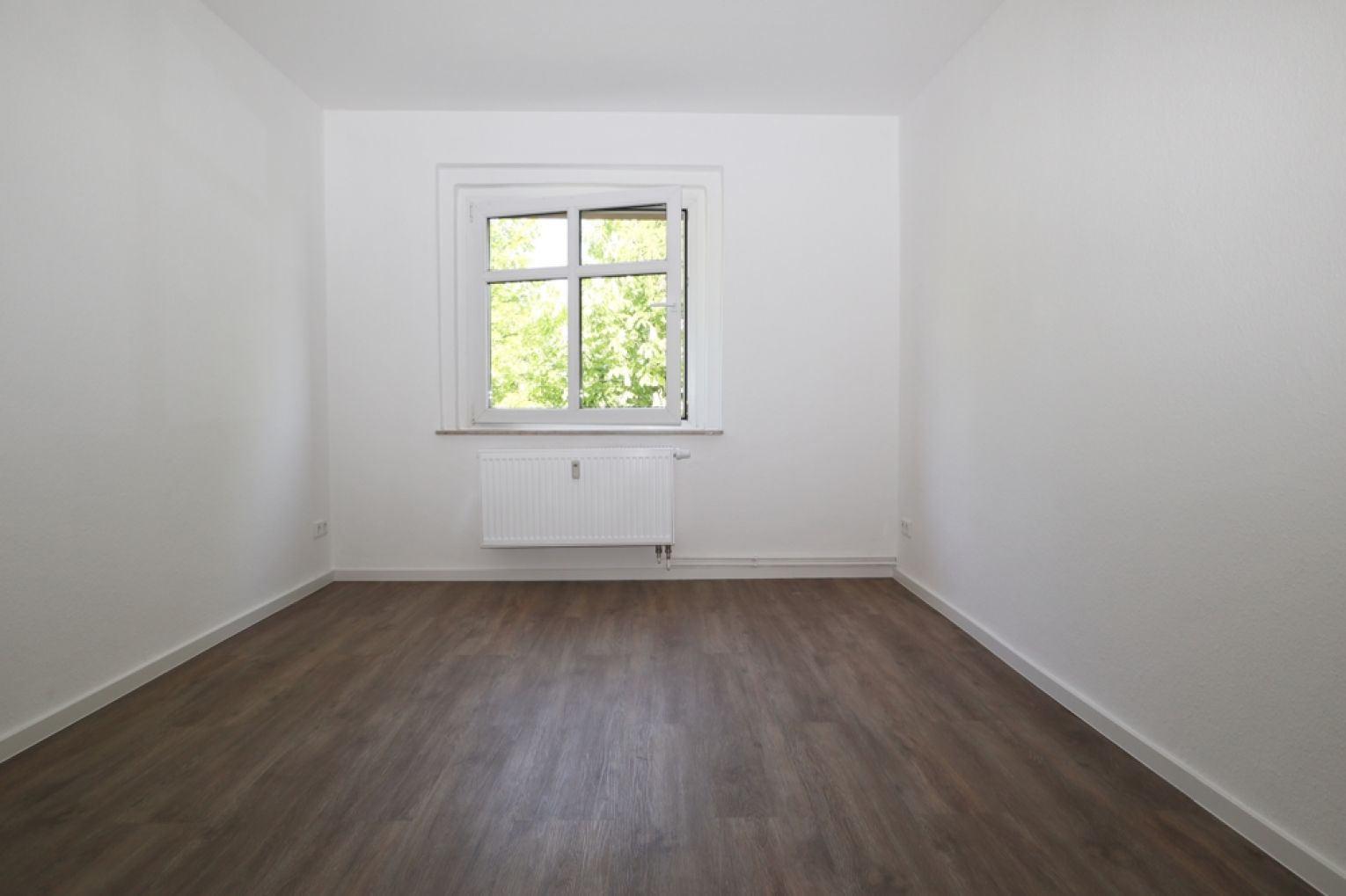 saniert • moderne 3-Raum Wohnung • Chemnitz • mieten • Tageslichtbad • Borna-Heinersdorf • ruf an