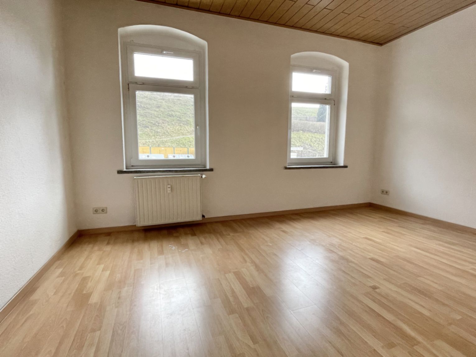 3-Zimmer • Bad mit Fenster und Wanne • Einbauküche • Stellplatz • Wittgensdorf • jetzt anschauen