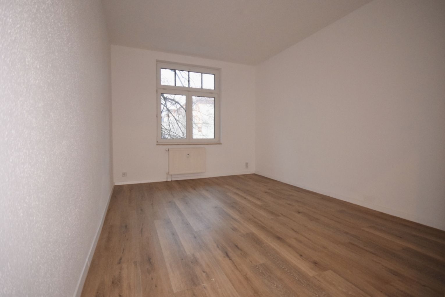 3-Zimmer • Balkon • Bad mit Wanne • Laminat • ruhige Lage • Laminat • nicht warten!