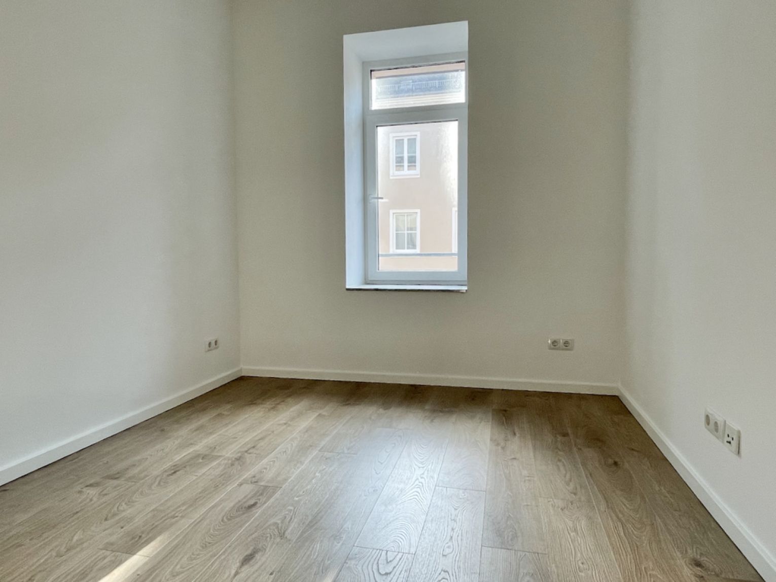 Modern saniert • 4 Zimmer • großer Balkon • 2 Bäder • sehr kinderfreundlich • gleich Termin machen!