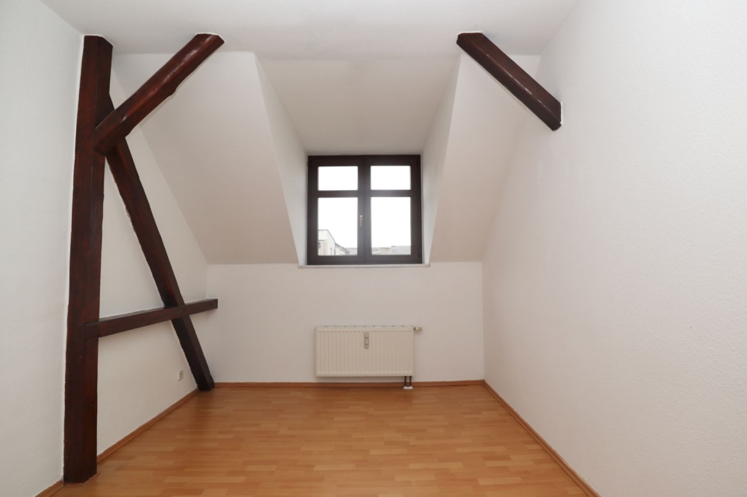 2-Raum Wohnung • Dachgeschoss • im Lutherviertel • Wanne • Chemnitz • Tageslichtbad