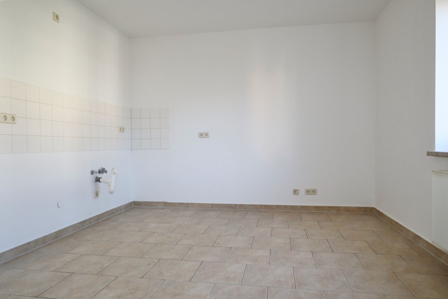 2-Raum • Balkon • neues Laminat • grüne Umgebung • am Heimgarten • Bad mit Fenster & Wanne