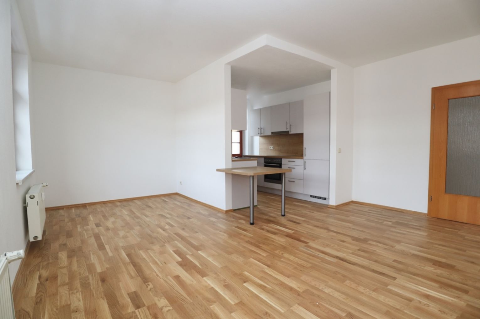 2-Zimmer • Tageslichbad • ruhige Lage • Küche • alles neu • schnell zuschlagen