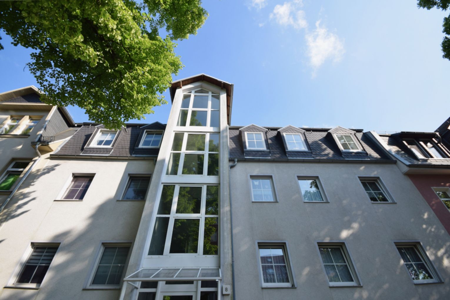 Balkon • 2 Zimmer • Bad mit Fenster • Wanne • Stellplatz • modernes Laminat • ruhige Lage • MIETEN!?