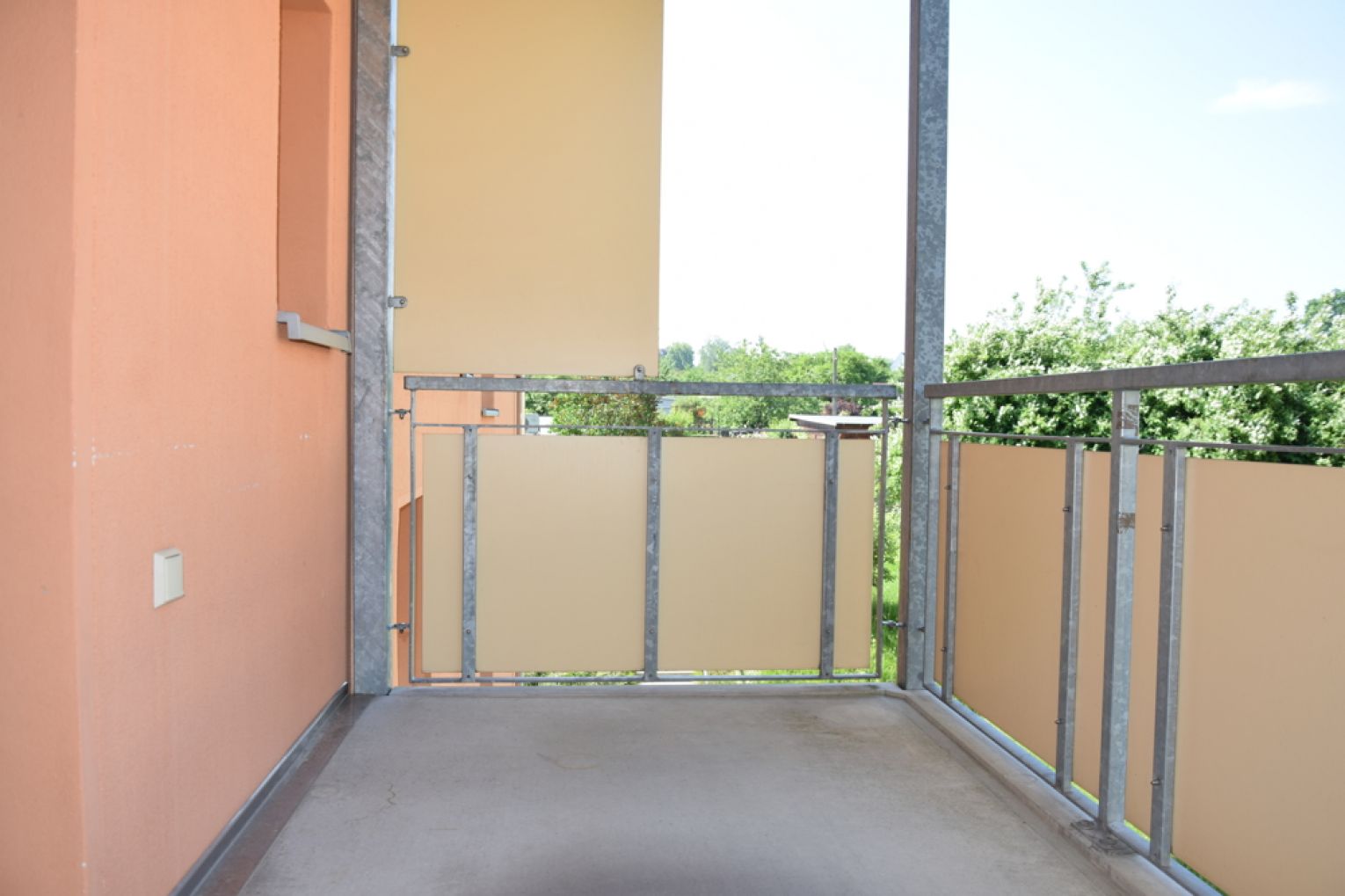 am Heimgarten • 2 Zimmer • Balkon • Laminat • Tageslichtbad mit Wanne • gedämmte Fassade!