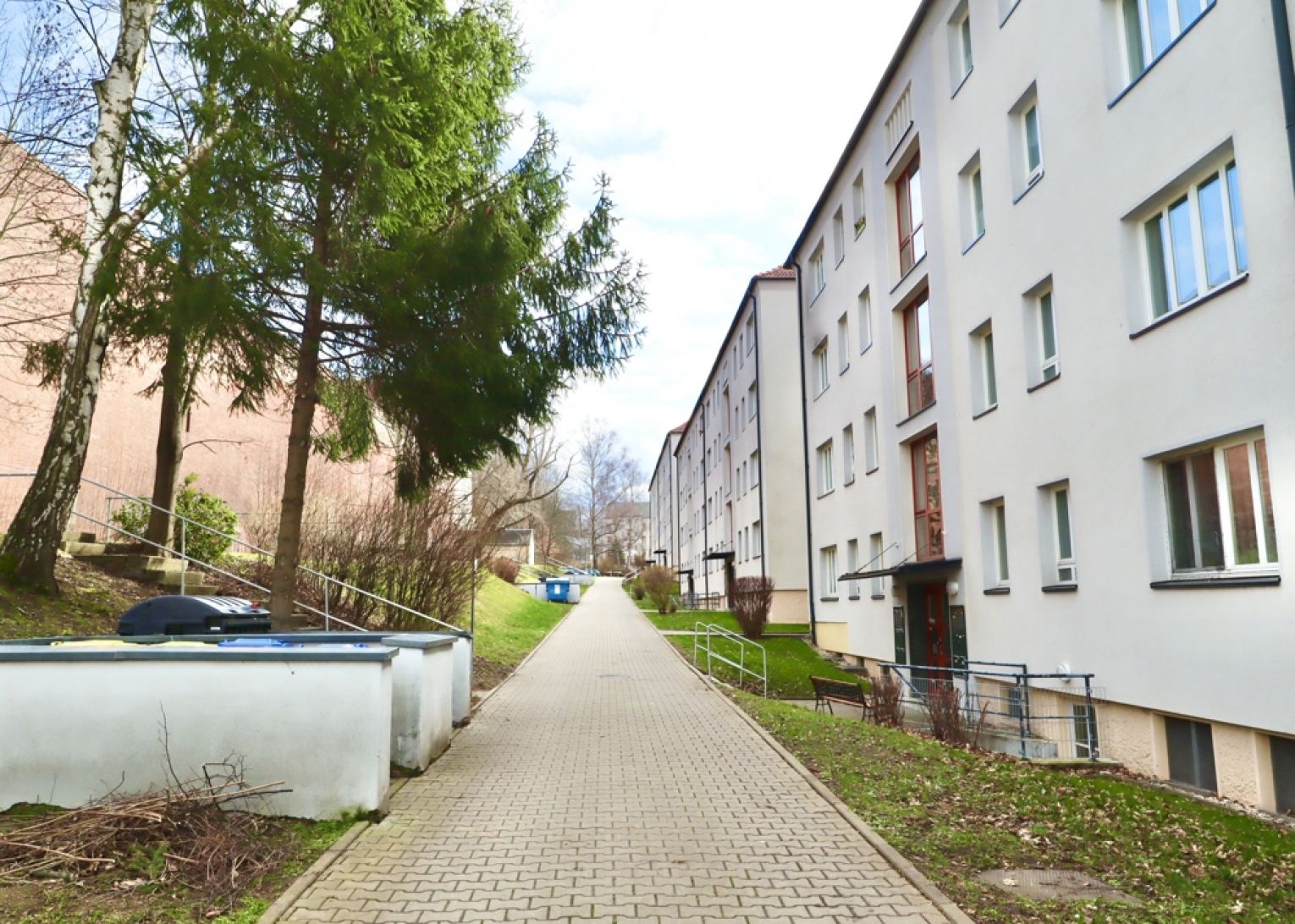 2-Raum Wohnung in Chemnitz • Balkon • Tageslichtbad • Einbauküche • Lutherviertel • jetzt anrufen