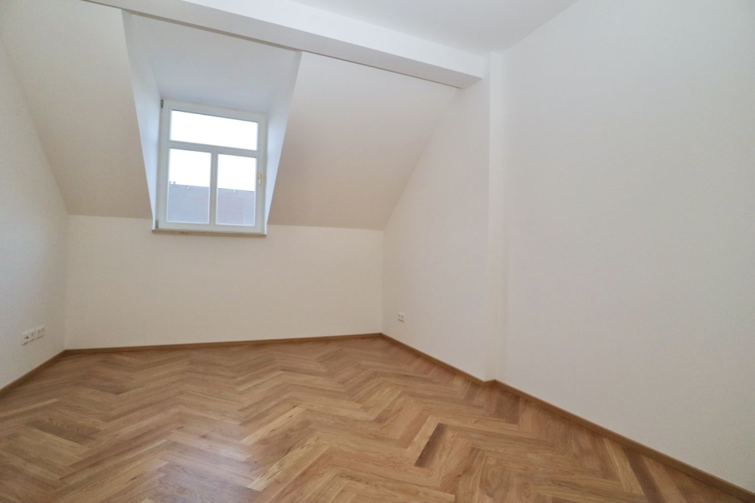 ERSTBEZUG • 3 Zimmer • Fußbodenheizung • schöner Grundriss • Tageslichtbad • Aufzug • Chemnitz