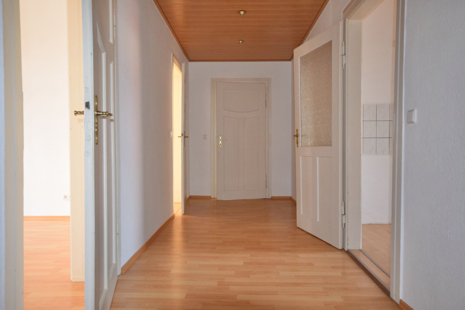 3 Zimmer • optionale Einbauküche • Wanne • Tageslichtbad • Balkon • Stellplatz • zentrumsnahe Lage