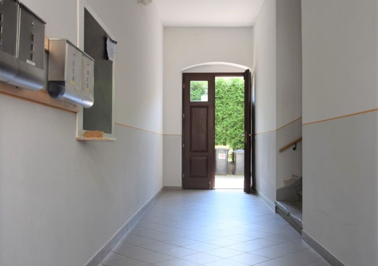 3,5 Zimmer • Sonnenbalkon • Tageslichtbad mit Wanne • Dusche optional • Maisonette • Fahrradraum !!