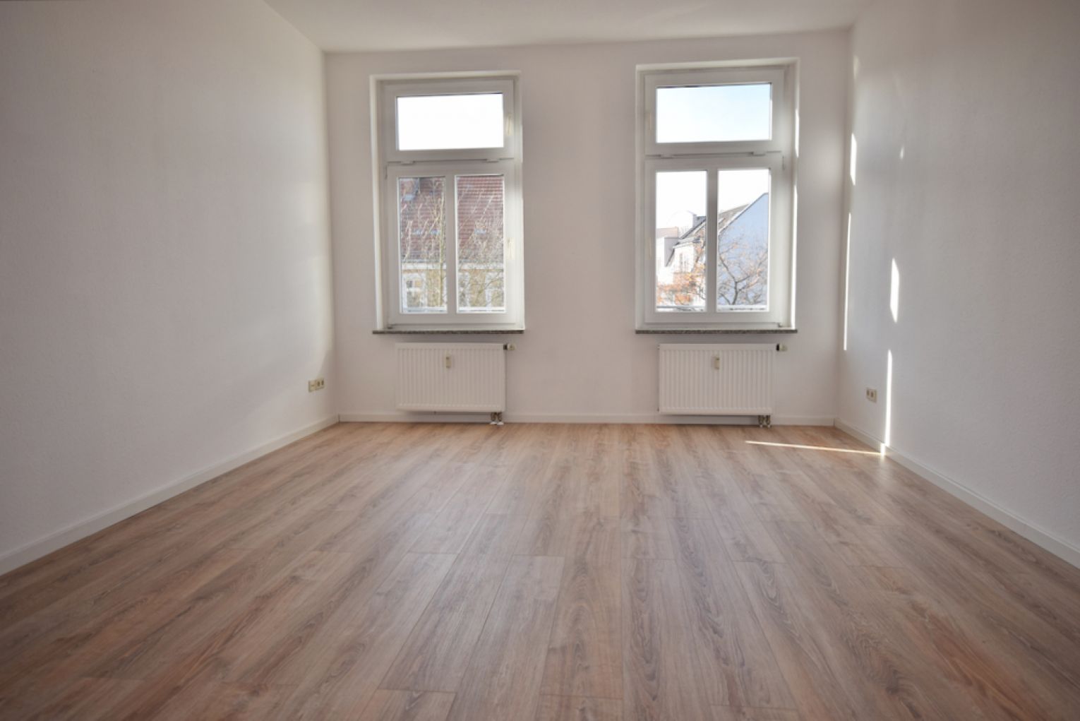 Kaßberg • Balkon • 3 Zimmer • neues Laminat • Bad mit Wanne • Hausgarten • jetzt Mieten