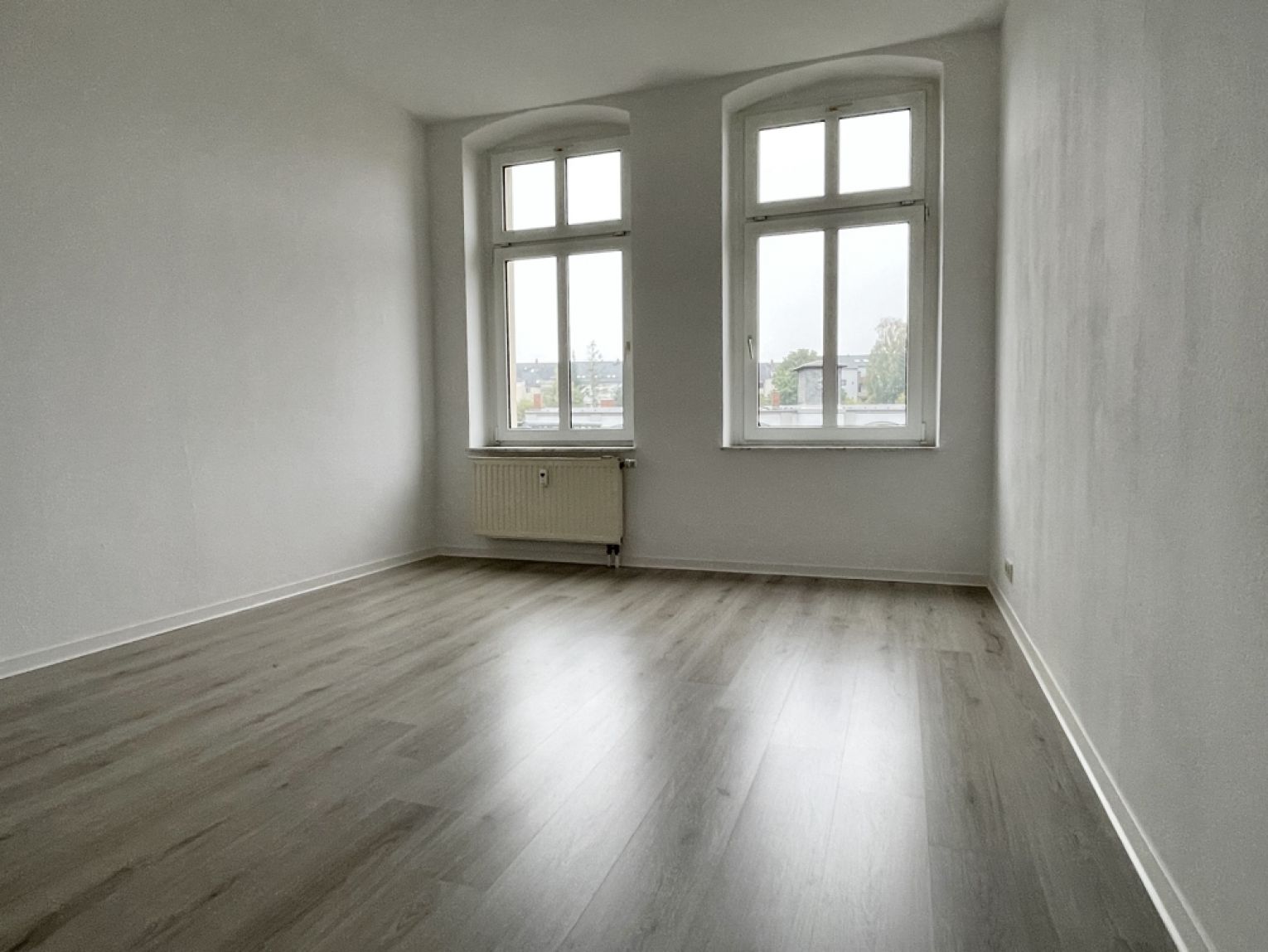 individueller Grundriss • 3 Zimmer • Südbalkon • EBK • Stellplätze • schnell Termin vereinbaren!