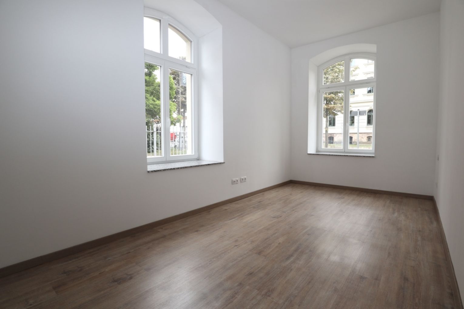 3 Zimmer • Fussbodenheizung • Parkett • Tageslichtbad • Wohnküche • Balkon • Stellplatz