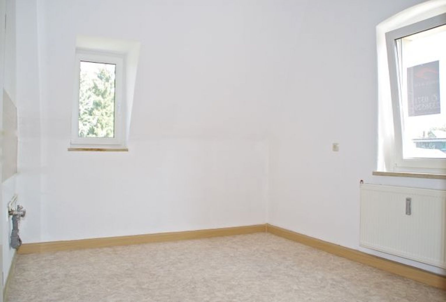 2-Zimmer • Dachgeschoss • Rabenstein • Tageslichtbad mit Wanne • hell & sonnig • Termin vereinbaren?