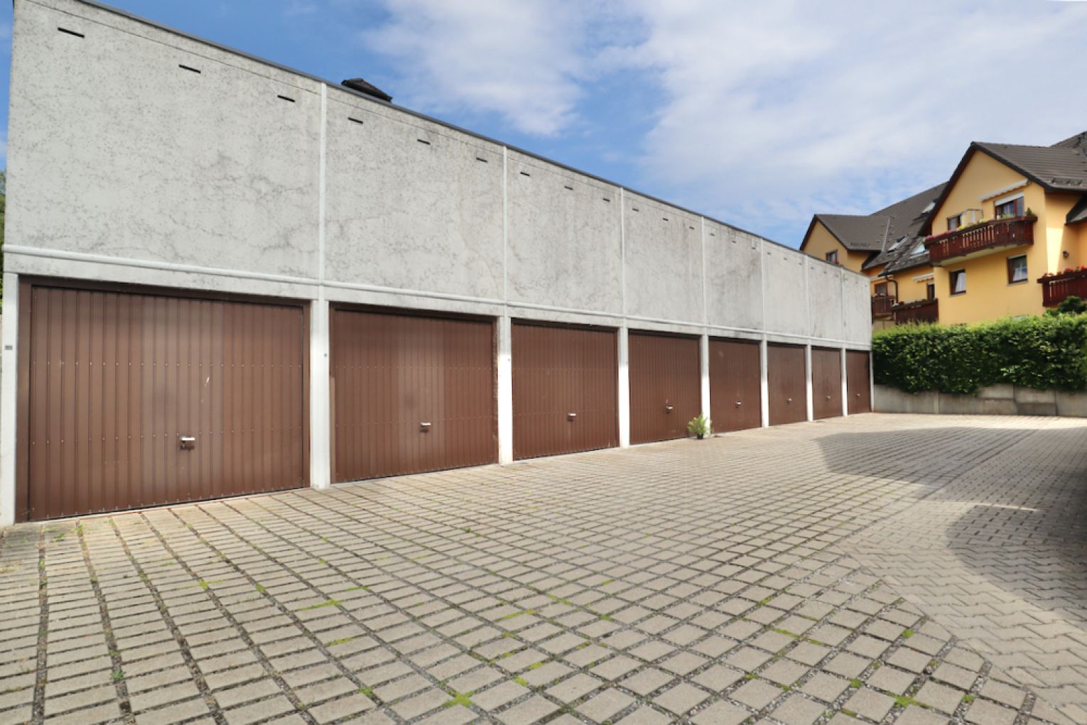 2 Zimmer • Dachgeschoss • in Rabenstein • Einbauküche • Balkon • Garage • jetzt mieten