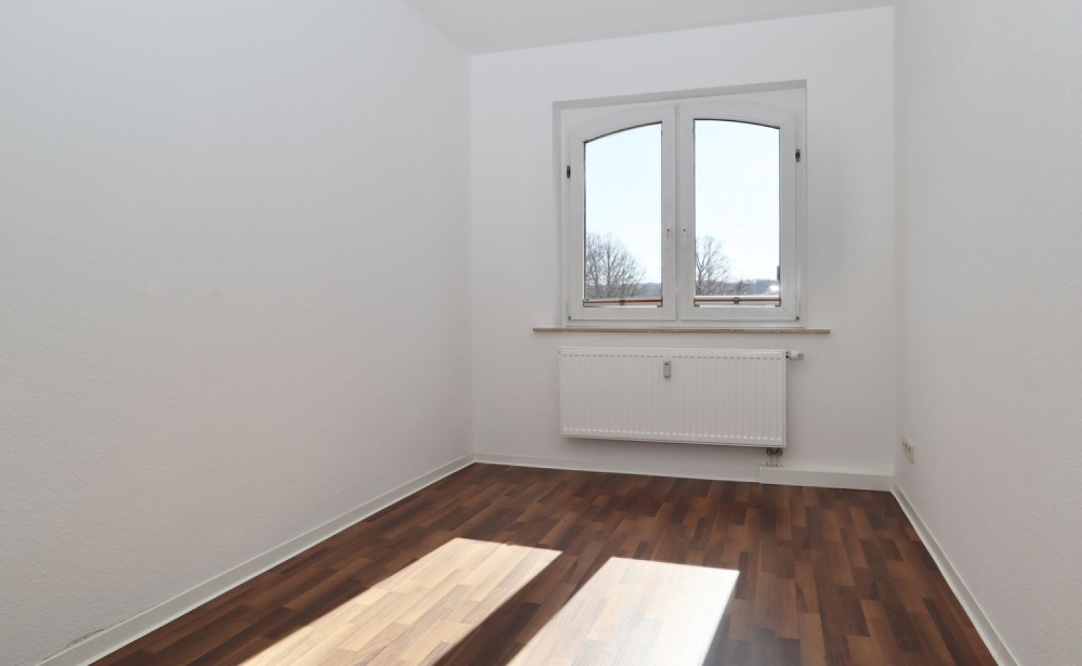 4-Zimmer Wohnung • Tageslichtbad • Einbauküche • Ebersdorf • ruhige Lage • Termin vereinbaren